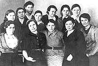 Сотрудники библиотеки, работавшие на строительстве оборонительных укреплений под Москвой 1941 г.