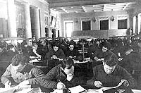 Главный читальный зал в дни войны.