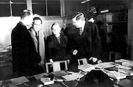 Личный представитель президента США У. Уилки в ГБЛ беседует с директором библиотеки Н.Н. Яковлевым. 1942 г.